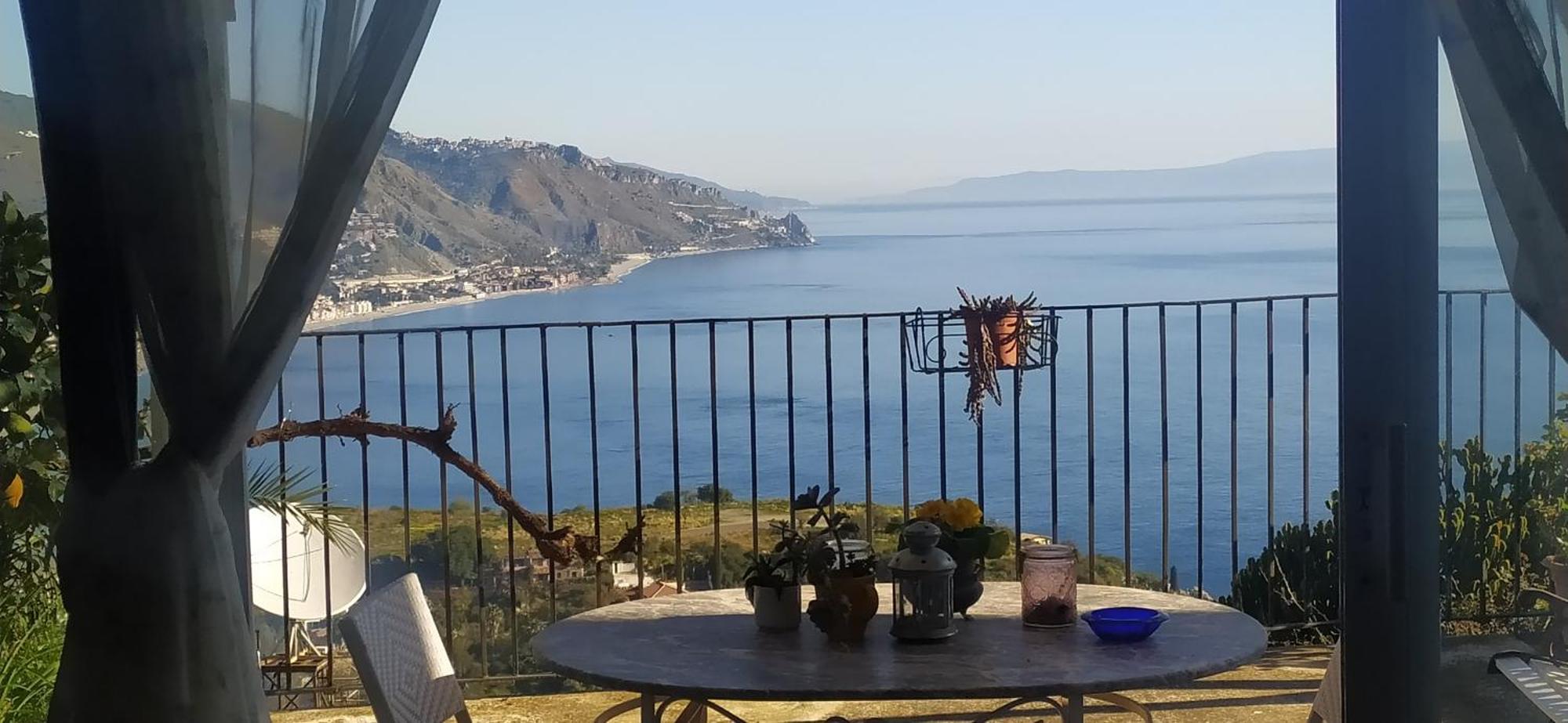 Blue Sky House Bed & Breakfast Taormina Ruang foto