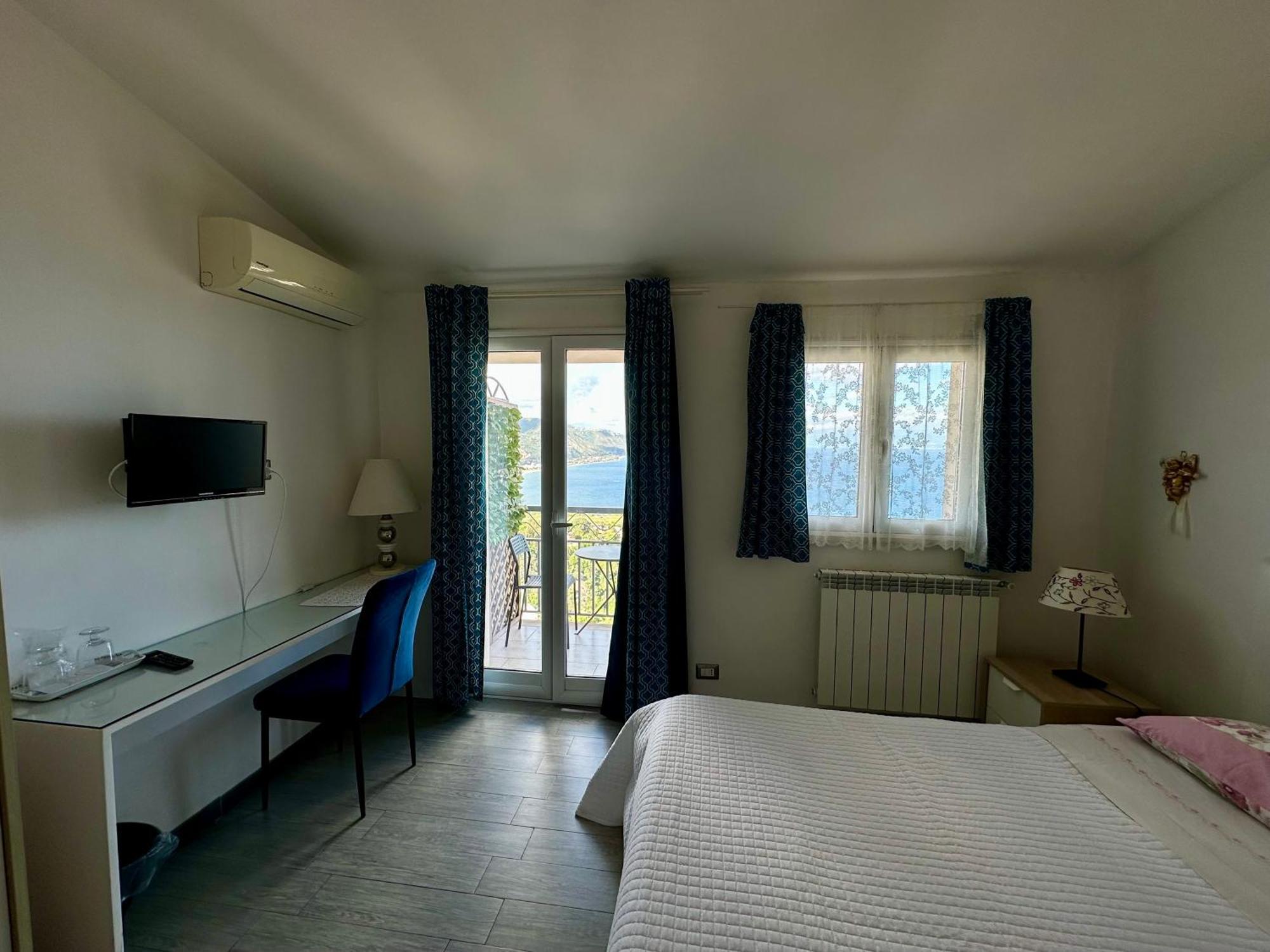 Blue Sky House Bed & Breakfast Taormina Bagian luar foto